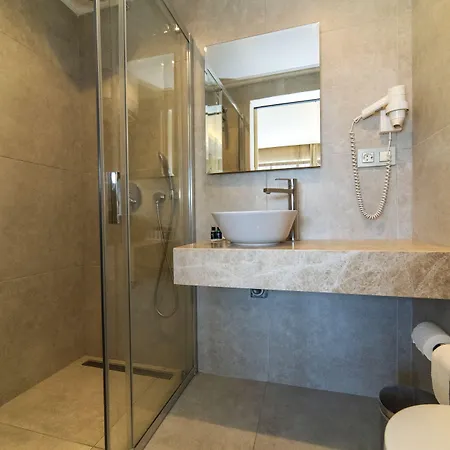 Otel Rooms365 *