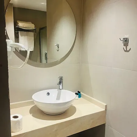 Hotel Rooms365 *