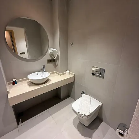 Hotel Rooms365 *